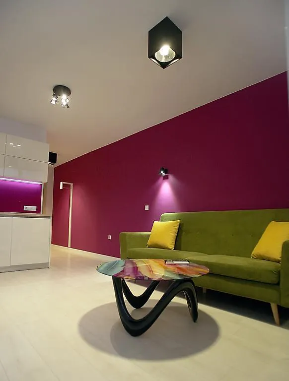 Turquoise And Magenta Apartaments contacts